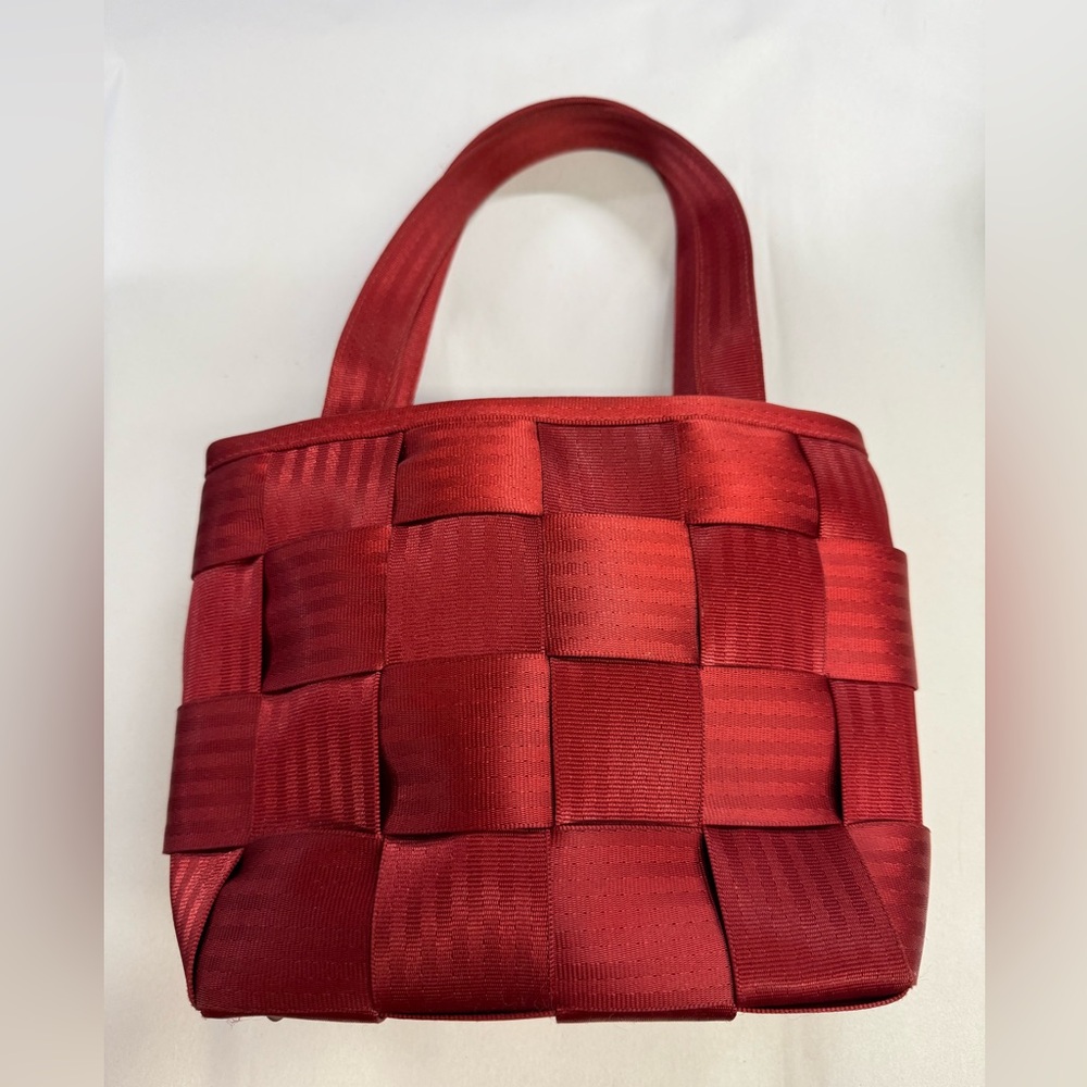 Harveys  Seatbeltbag Purse Tote Shoulder Red - 8” x 7" x 4"